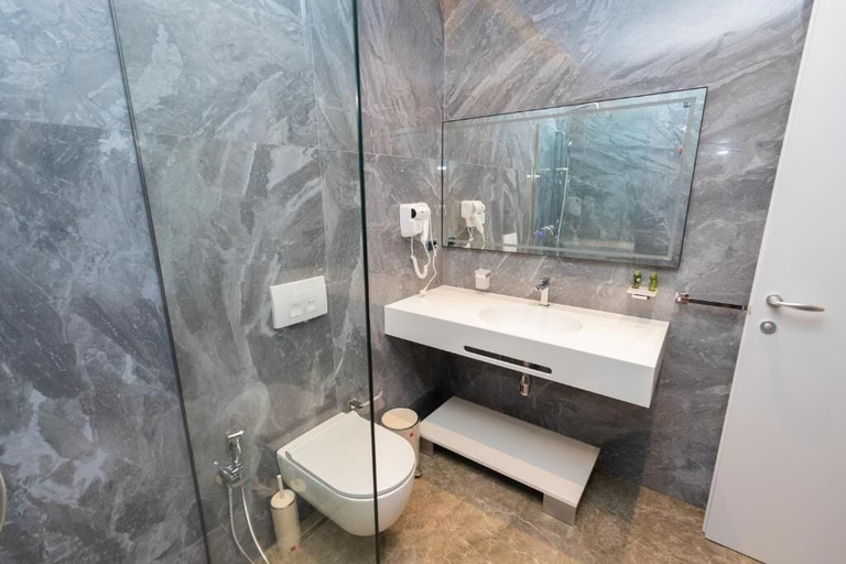 Bathroom 4, Esbjerg Hotel, Vlorës
