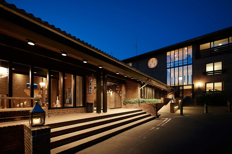Exterior & Views