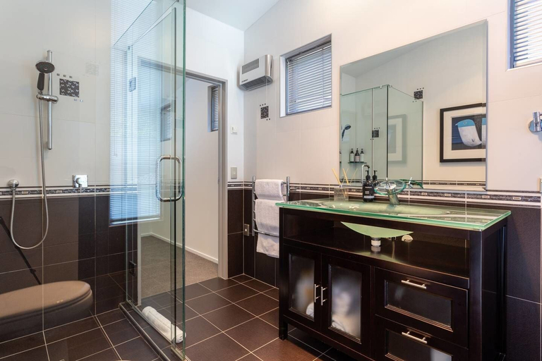 Bathroom 4, Luxury Lakeside Home - Remarkable View, Queenstown-Lakes