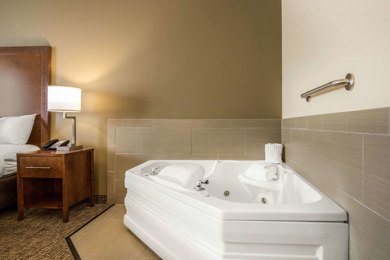 Bathroom 4, Comfort Inn La Porte, LaPorte