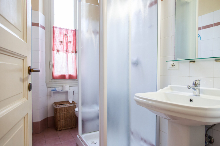 Bathroom 3, Bed & Bed Cassia, Florence