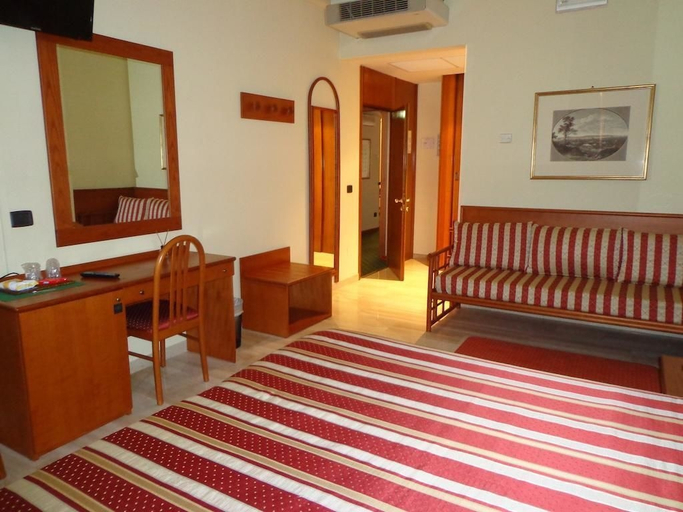 Others 5, Hotel Select, Reggio Nell'Emilia