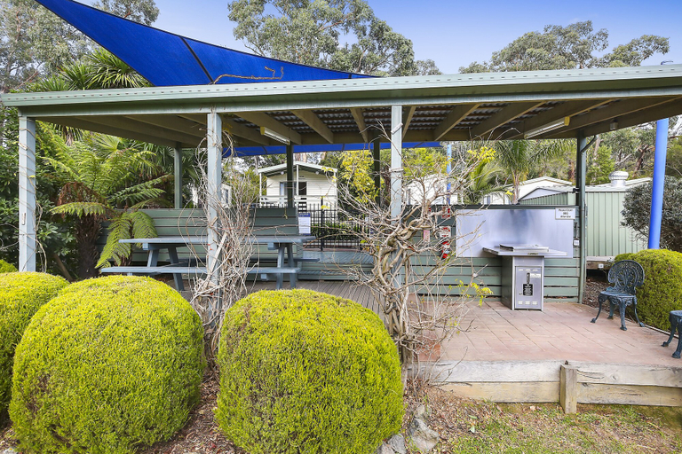 Food & Drinks 4, Enclave at Healesville Holiday Park, Yarra Ranges - North