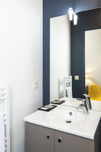 Bathroom 3, Ténéo Apparthôtel Bordeaux - Gare Saint Jean, Gironde