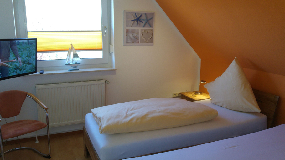 Bedroom 3, Naturwert Hotel Garni Ursula, Aurich