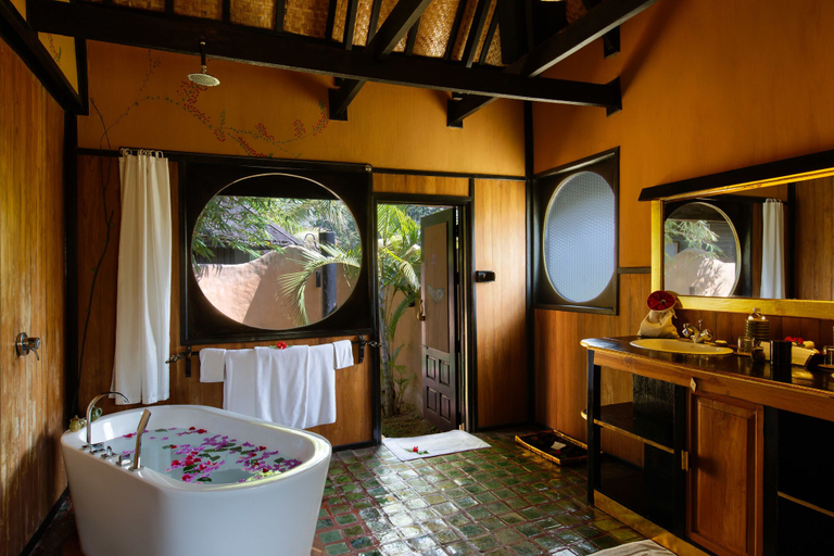 Bathroom, Inle Princess Resort, Taunggye