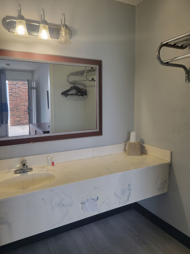 Bathroom 4, Baymont by Wyndham Hannibal, Ralls