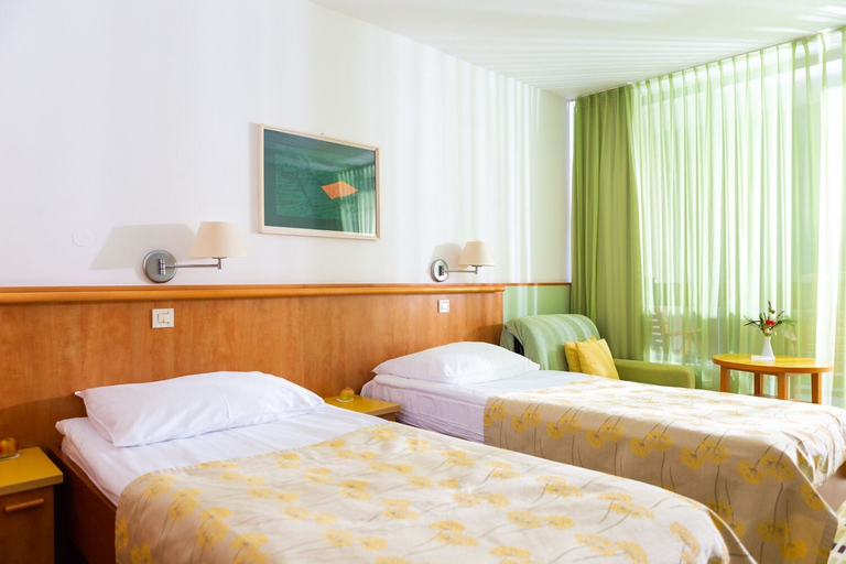 Bedroom 4, Hotel Svoboda - Terme Krka, Izola