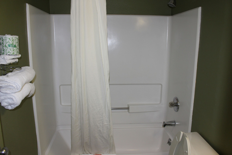 Bathroom 5, Knights Inn Albany, Dougherty