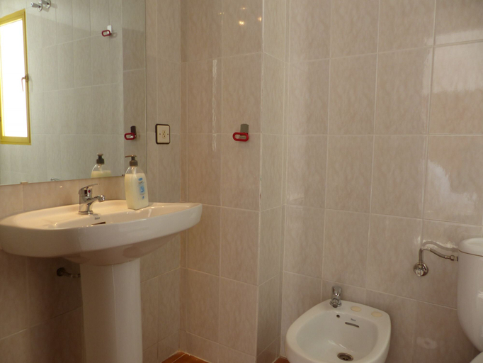 Bathroom 2, Estribor, Cádiz