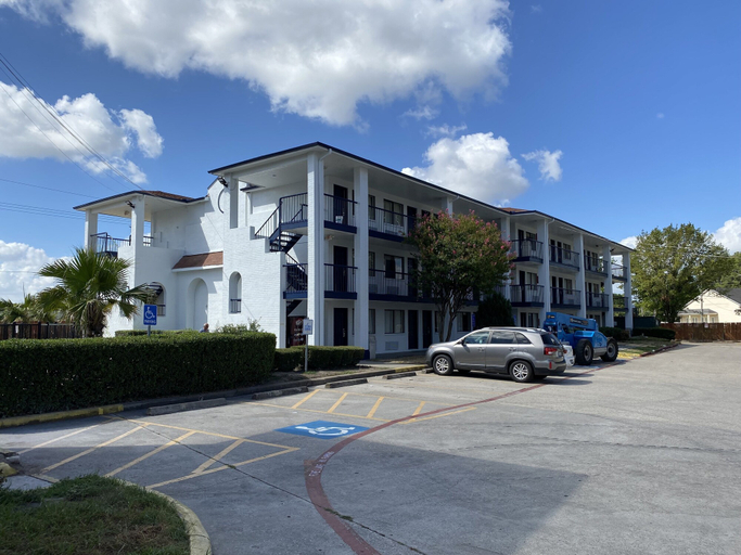 Exterior & Views 2, SureStay Hotel by Best Western Spring North Houston, Montgomery