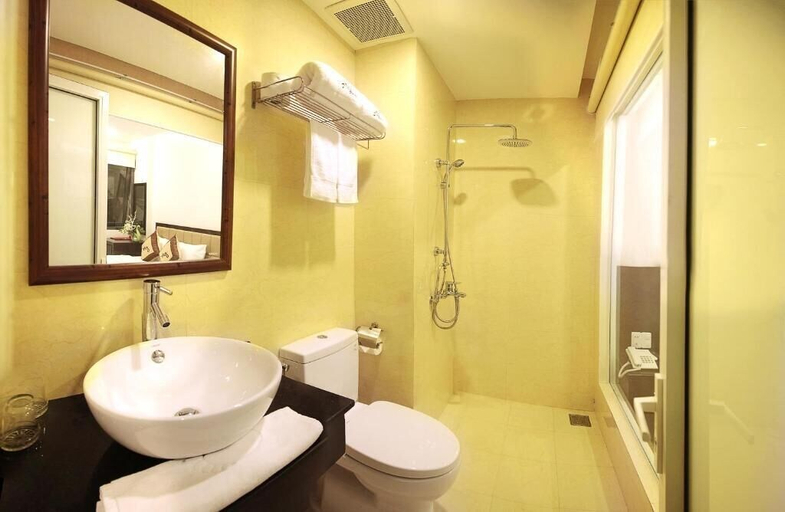 Bathroom 5, May Hotel, Da Nang
