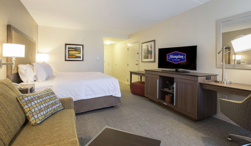 Bedroom 3, Hampton Inn Waterville, Kennebec