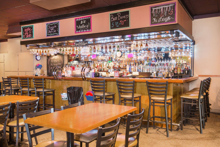 Food & Drinks 5, Ramada by Wyndham Enid, Garfield
