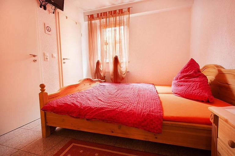 Bedroom 2, Gästehaus Walter, Südliche Weinstraße