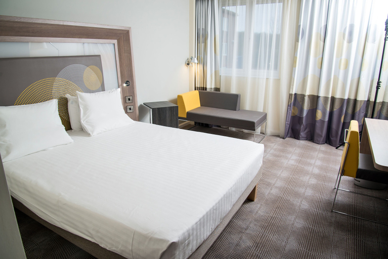 Bedroom 4, Novotel Coventry M6/J3, Coventry
