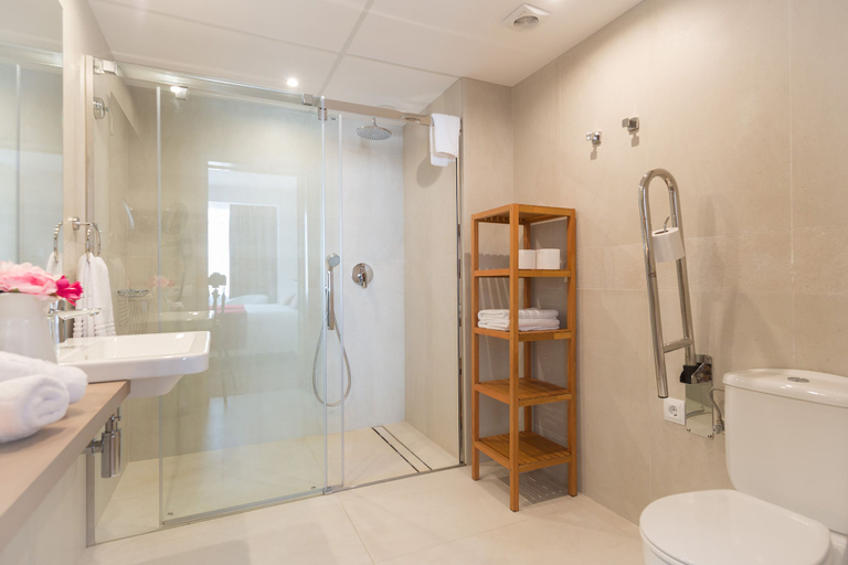 Bathroom 4, Hostal Menurka, Baleares
