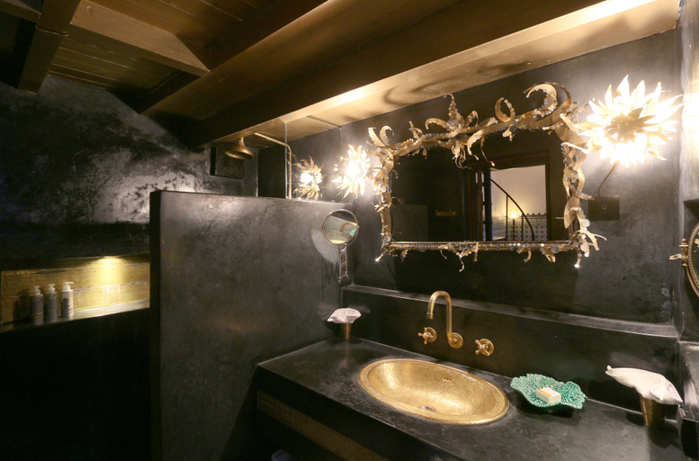 Bathroom 5, Riad Bindoo, Marrakech
