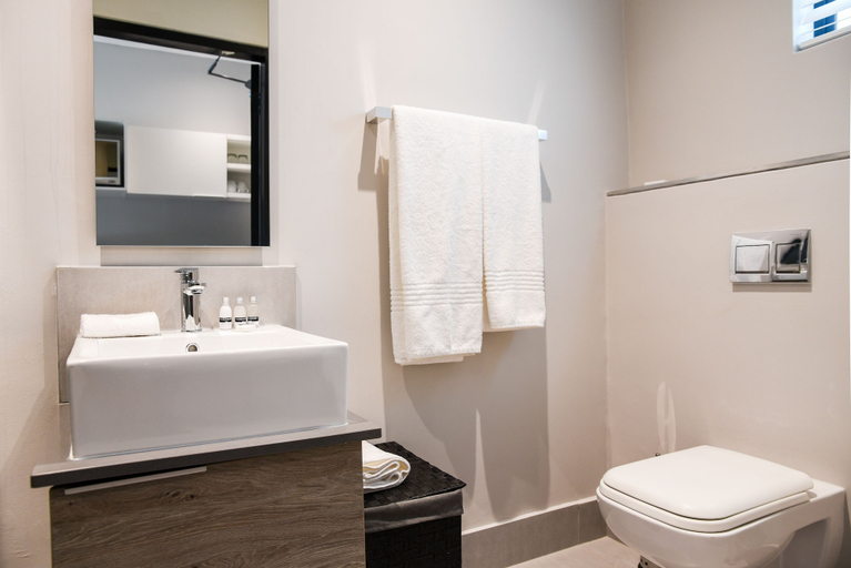 Bathroom 5, Mint Hotel Rosebank, City of Johannesburg