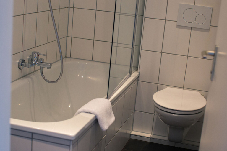 Bathroom 5, Wetterstein Hotel, München