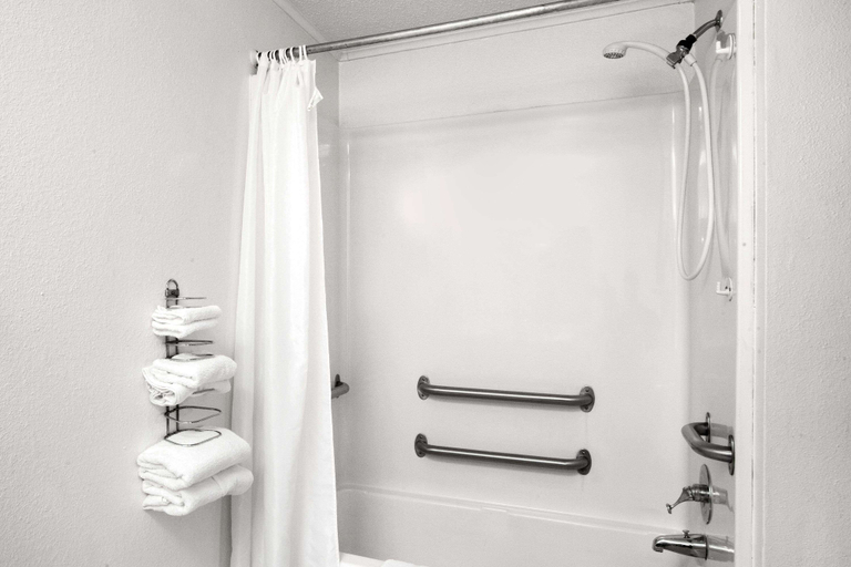 Bathroom 5, Knights Inn Pittston, Luzerne