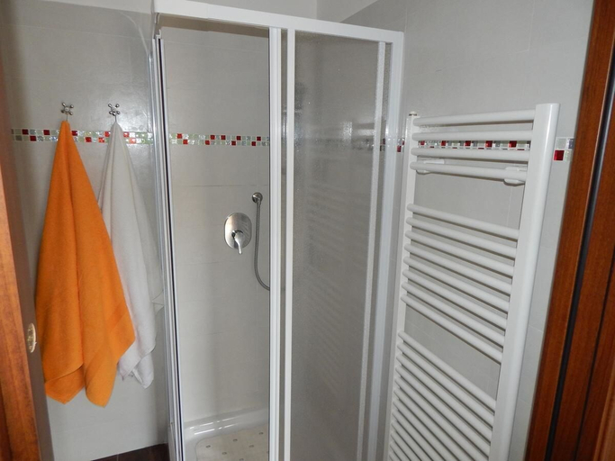 Bathroom 4, Il Melograno, Savona