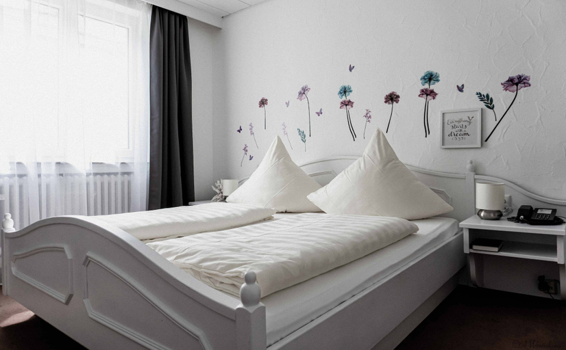 Bedroom 3, Hotel Sonne, Ansbach