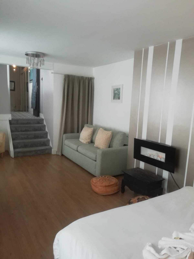 Bedroom 2, The Wellington Restaurant and Bar, Portsmouth