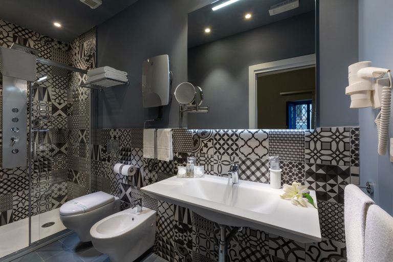 Bathroom 5, Casa Blandano, Messina