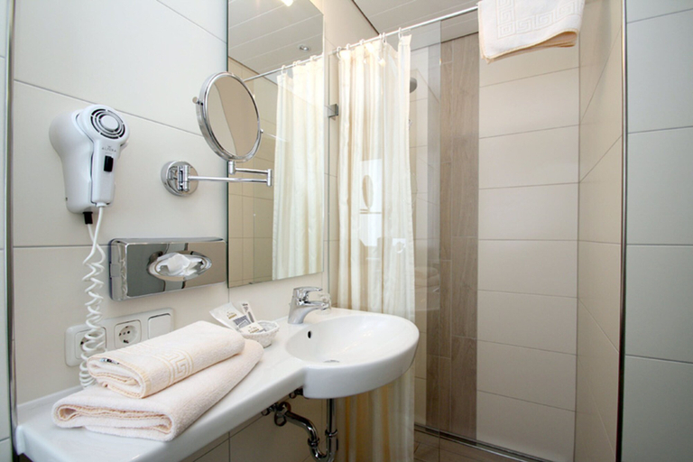 Bathroom 4, Gasthaus Bonimeier, Altötting