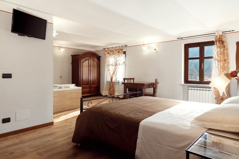Bedroom 4, L Piasi, Asti