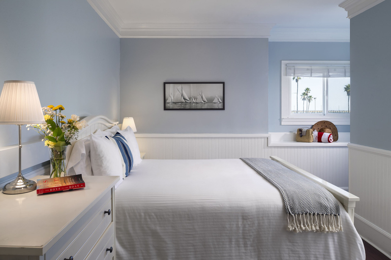 Bedroom 4, Newport Beach Hotel, Orange