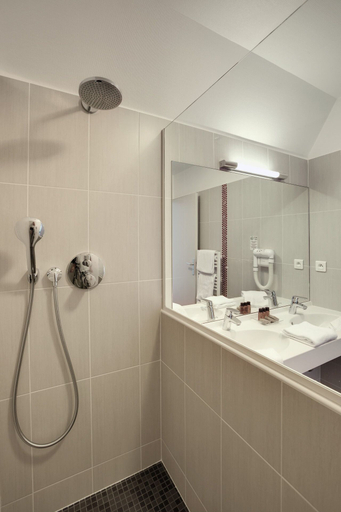 Bathroom 4, Domaine Des Ormes, Ille-et-Vilaine