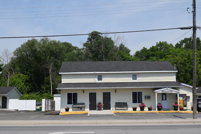 Exterior & Views 2, Knights Inn Arnprior, Renfrew