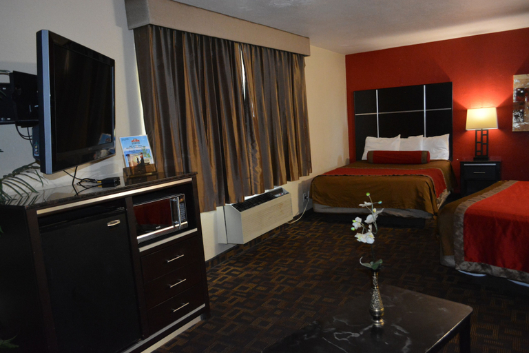 Bedroom 5, Harbor Inn & Suites, San Diego