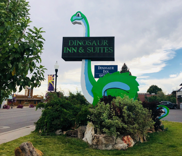 Exterior & Views 2, Dinosaur Inn & Suites, Uintah