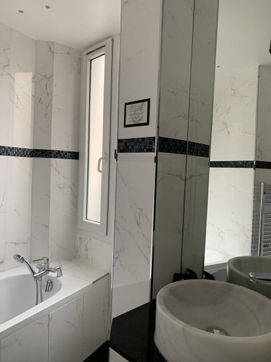 Bathroom 4, Hotel Riviera Elysées, Paris