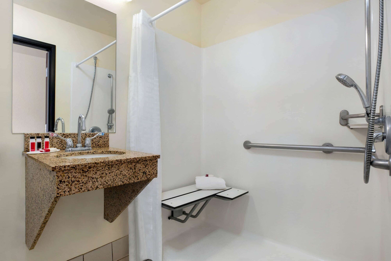 Bathroom 4, Travelodge by Wyndham North Platte, Lincoln