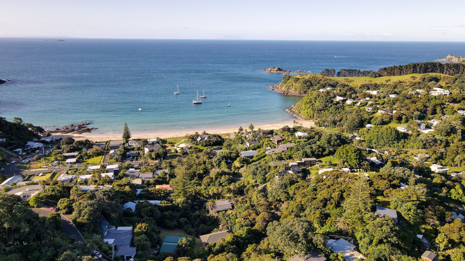 Others 5, Palm Beach Cottage, Auckland