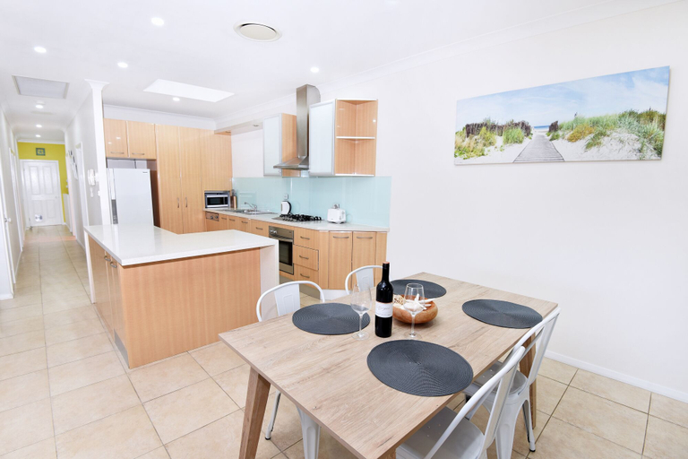 Others 5, Point Bulli, Wollongong - Inner