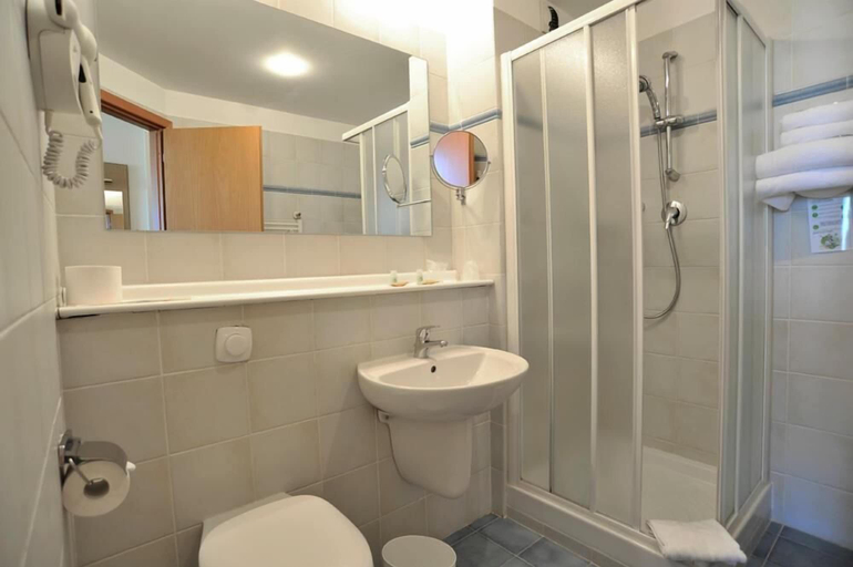 Bathroom 5, Tulip Inn Turin South, Torino