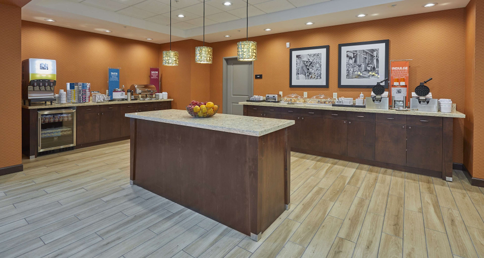Food & Drinks 5, Hampton Inn & Suites Roseburg, Douglas