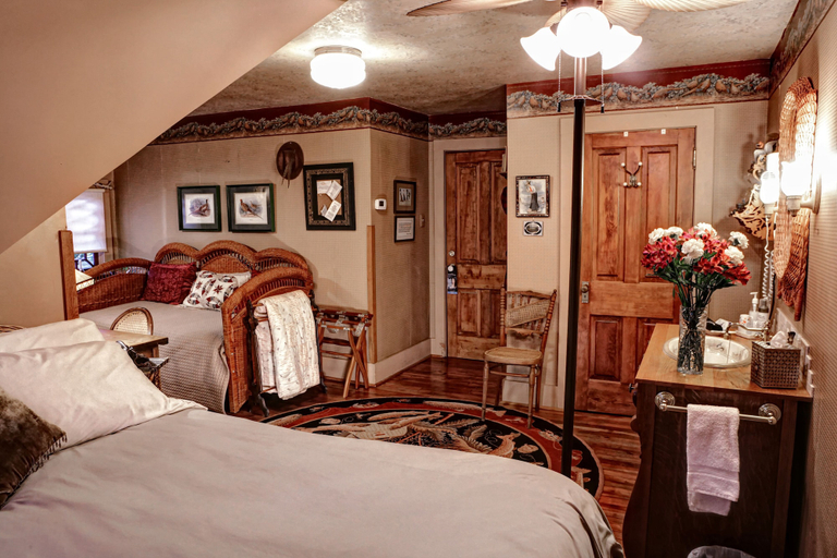 Bedroom 2, The Queen, A Victorian Bed & Breakfast, Centre