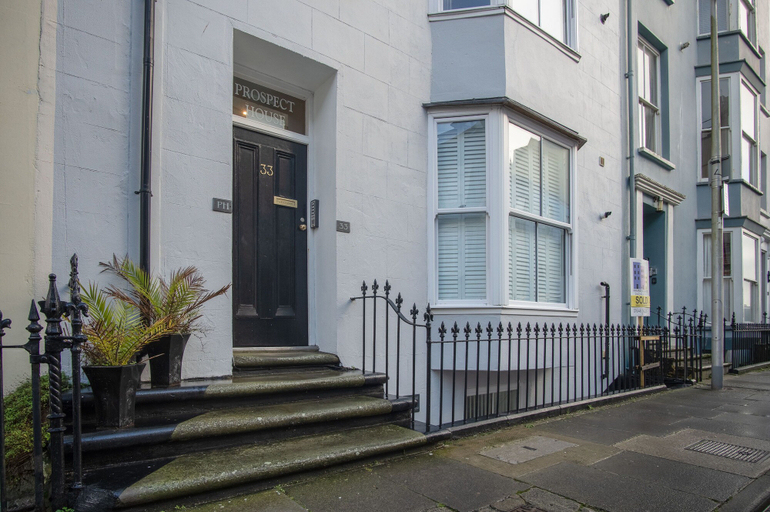 Exterior & Views 2, Skylark - 2 Bedroom Apartment - Tenby, Pembrokeshire