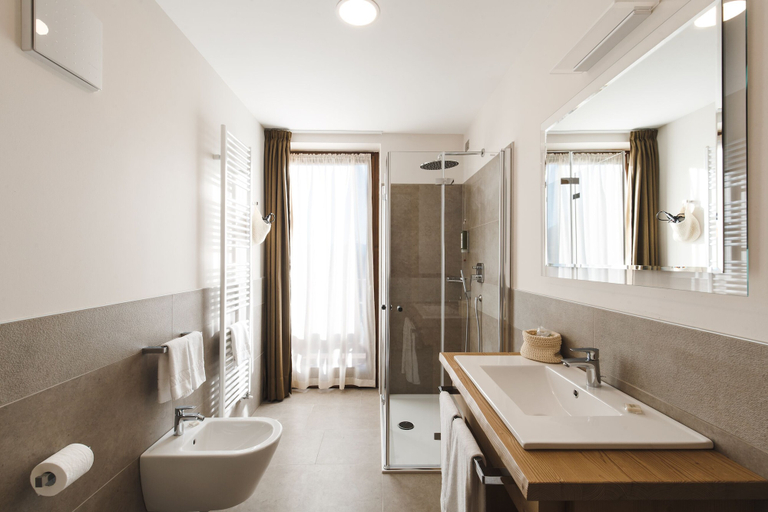 Bathroom 5, Residence Langes, Trento