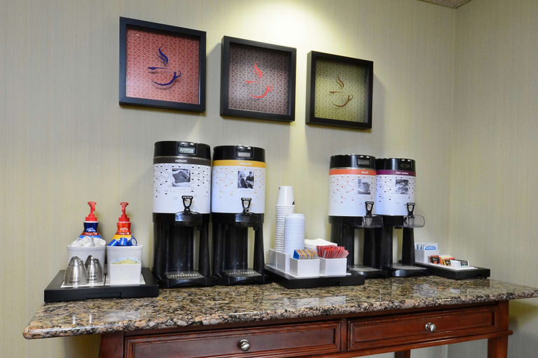 Food & Drinks 5, Hampton Inn Charlotte North / Lake Norman, Mecklenburg