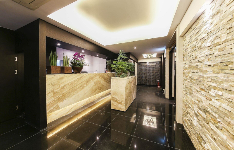 Others 5, California Hotel, Guri