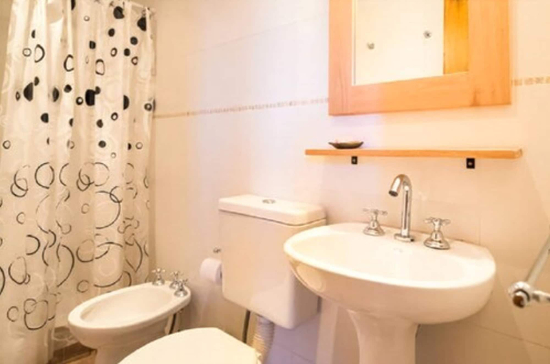Bathroom, La Barraca Suites, Bariloche