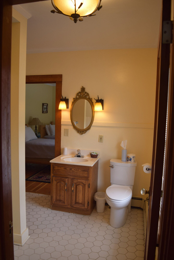 Bathroom 4, The Long View Lodge, Hamilton