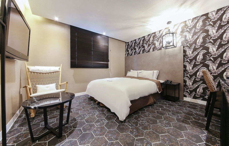 Bedroom 4, California Hotel, Guri